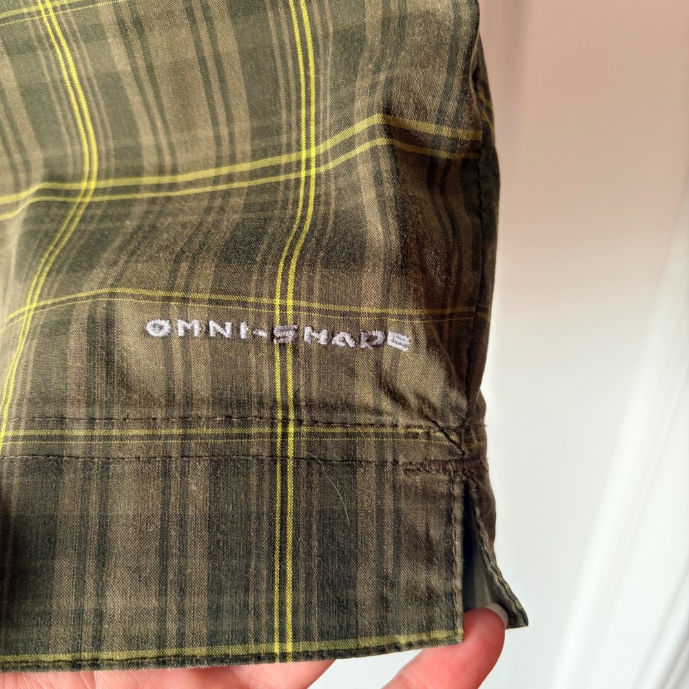 Columbia Titanium Womens 14 Olive Green Plaid Omni-Shade Hiking Utility Shorts - Picture 4 of 7
